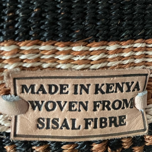 BEAUTIFULLY WOVEN BAG HANDMADE FROM KENYA - Picture 2 of 6